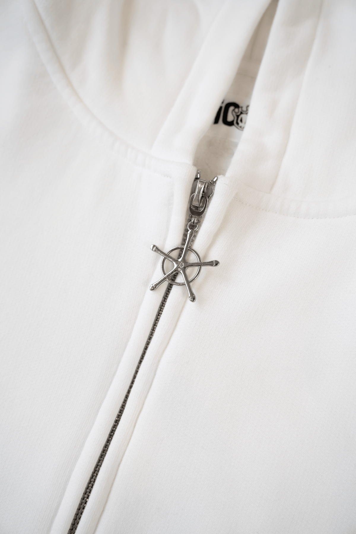 Ishida Zip-Up